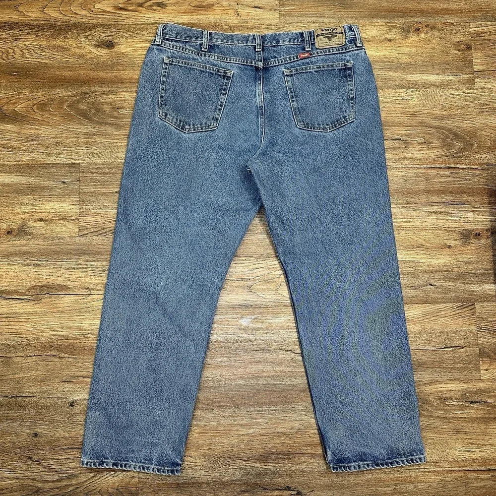 Wrangler Mens Jeans Tag 40x30 Actual 42x30 Relaxed Fit 100% Cotton Blue